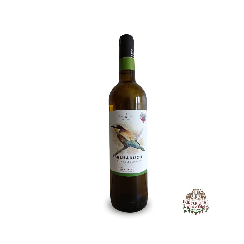 História:&nbsp;O Abelharuco é um vinho produzido pela Casa Relvas, na região do Alentejo em Portugal. Este vinho é conhecido pelo seu caráter vibrante, fresco e equilibrado, oferecendo uma excelente relação qualidade-preço. É uma ótima escolha para momentos descontraídos e refeições leves.

Curiosidade: Uma curiosidade interessante sobre o Abelharuco é a origem do seu nome. O Abelharuco é, na verdade, uma ave colorida e elegante que pode ser encontrada em Portugal, especialmente em zonas quentes como o Alen